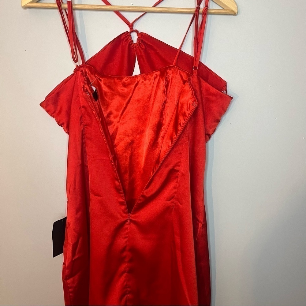 Lulu’s Chic For The Night Red Sleek Satin O-Ring Halter Mini Dress Sz M NWT - Picture 15 of 15